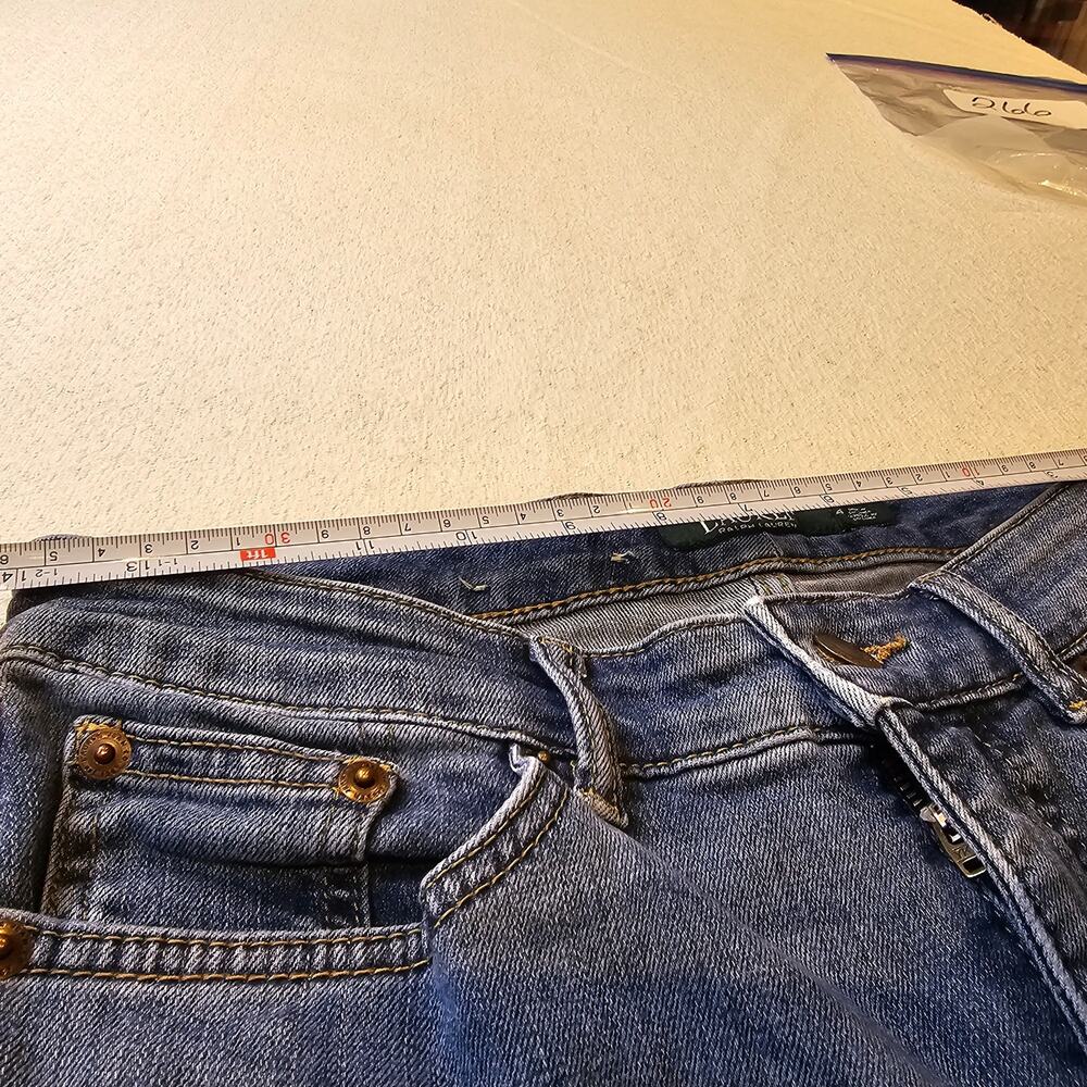 Lauren Ralph Lauren Size 4 Straight Leg Jeans Mid Rise Quiet Luxury, Preppy - Picture 10 of 12